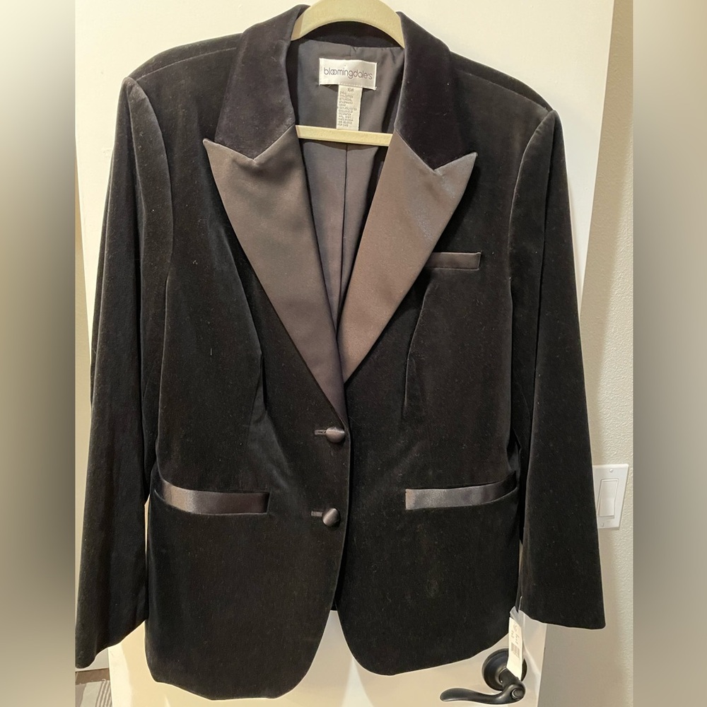 Bloomingdale’s Black Velvet Tuxedo Jacket, size 16
